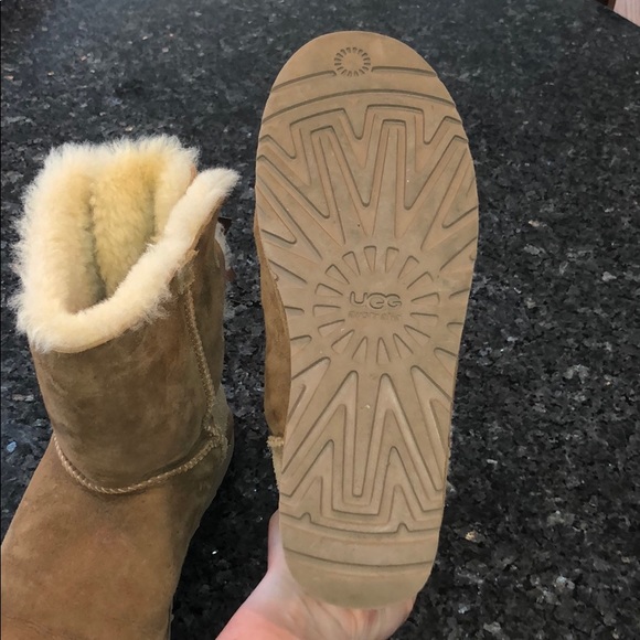 Bailey Bow Tan Uggs - Picture 3 of 5
